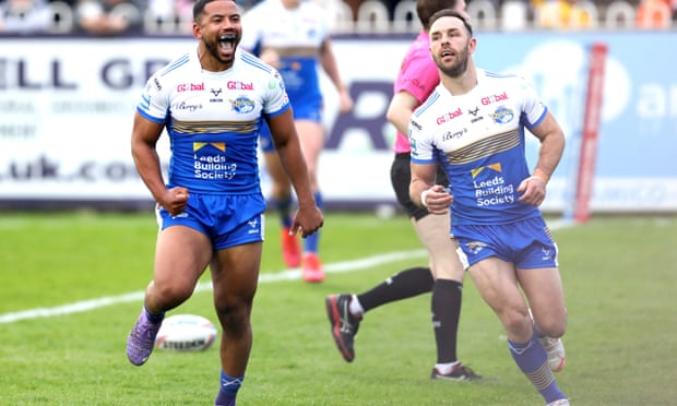 Leeds ignite season as they beat Castleford with 11-try demolition job