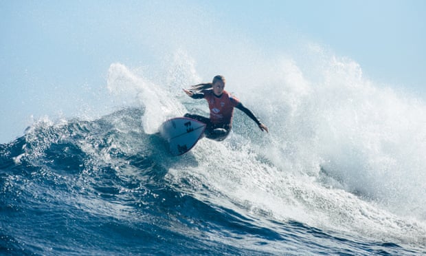 Isabella Nichols escapes after leg rope traps WSL surfer underwater