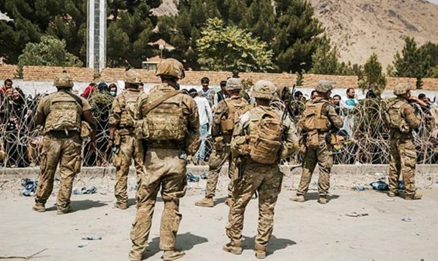 Gunfire at Kabul airport kills 1; Taliban mass near Panjshir